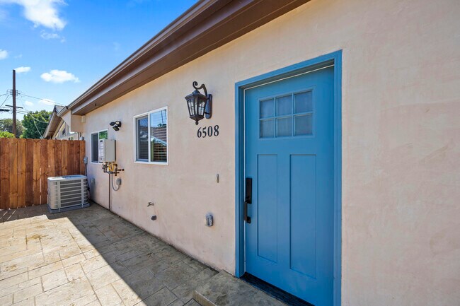 Building Photo - 6508 Oakdale Ave