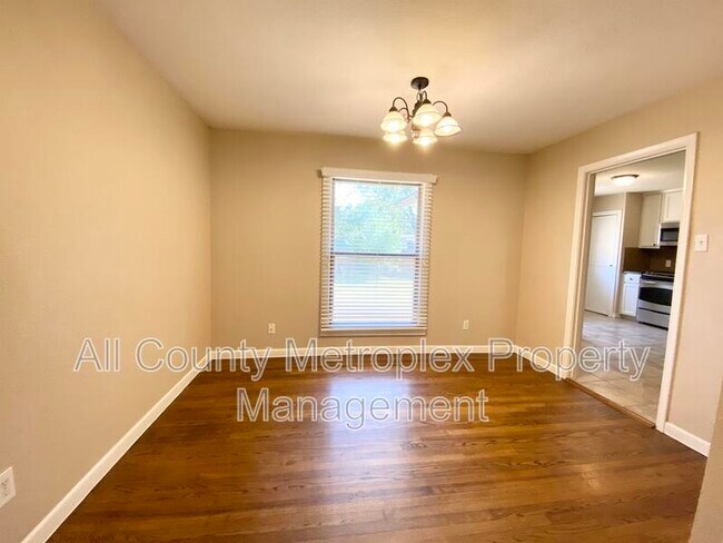 Building Photo - 9560 Mercer Dr
