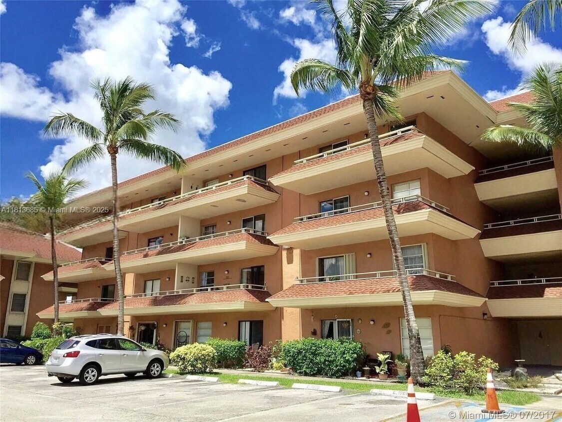 Primary Photo - 17530 NW 68th Ave
