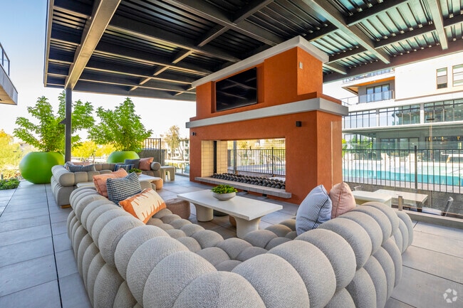 Comedor al aire libre, entretenimiento y área de barbacoa. - Soltra Kierland