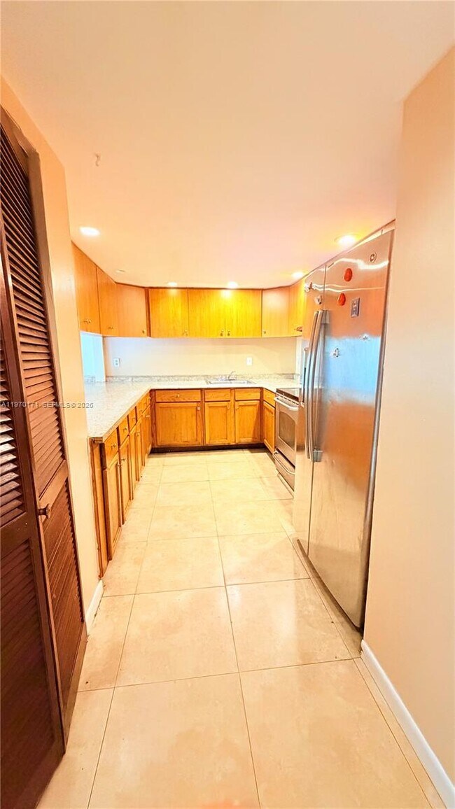 Building Photo - 948 SW 74th Ave