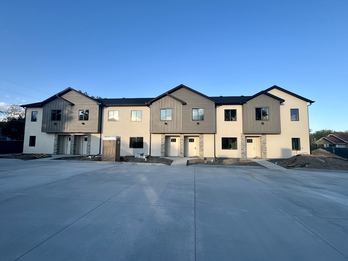 Building Photo - 1320 Elm Ave