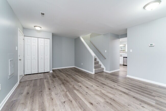 Building Photo - 2826 Red Oak Ln