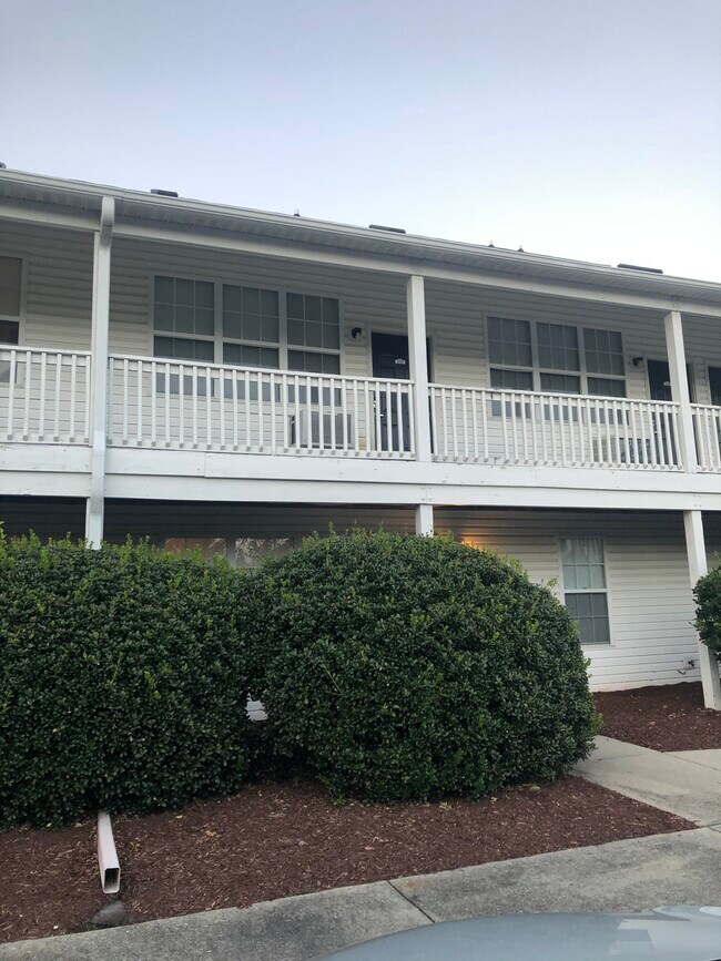 Building Photo - 422 Racine Dr