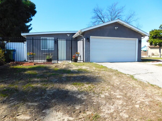 Building Photo - Beautifully Renovated 3-Bedroom Home in Va...