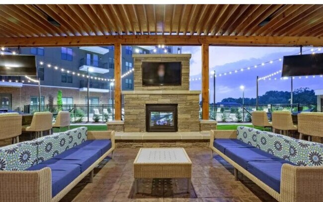 Foto del edificio - 6400 Blue Stone Rd