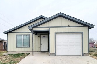 Building Photo - 2603 Elm Ave