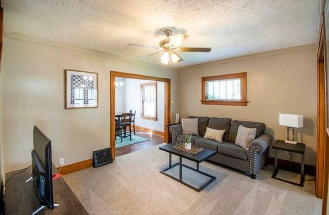 Living Room - 626 N 41st Ave