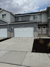 Building Photo - 2075 E Canyonlands Ln