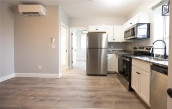 Building Photo - 6899 Post Rd