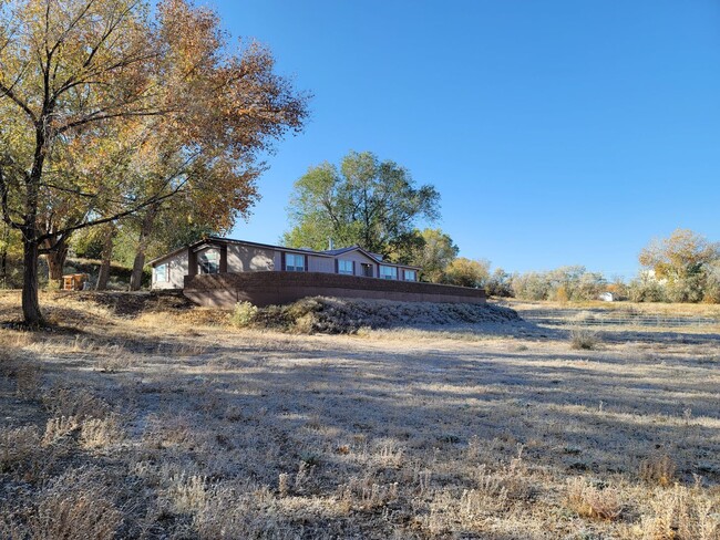 Building Photo - Beautiful 4 bedroom off the beaten path...