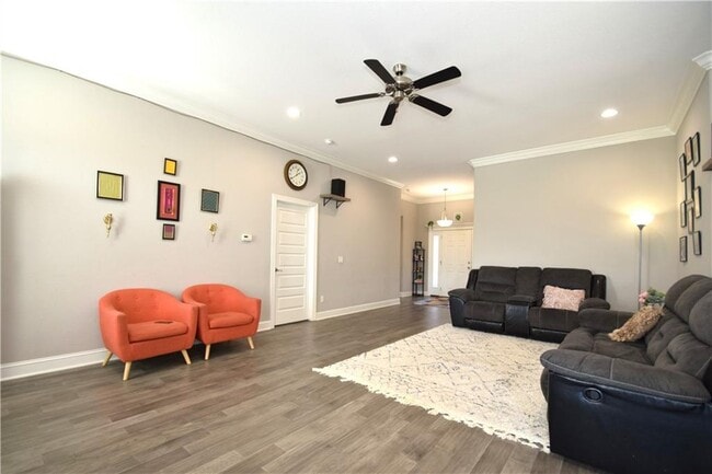 Building Photo - 3609 SW Mistletoe Ave