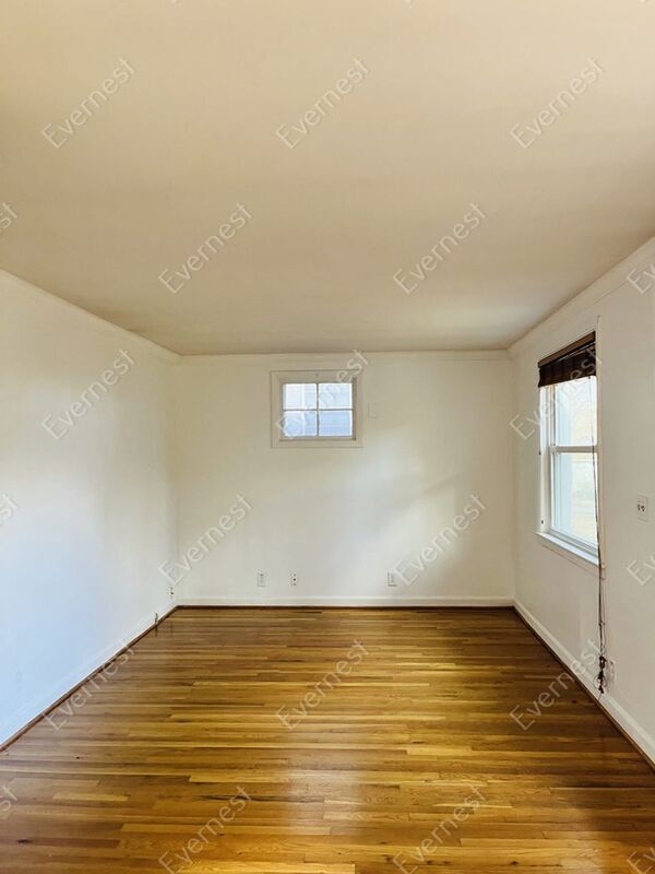 Foto del edificio - 454 Bowling Ave