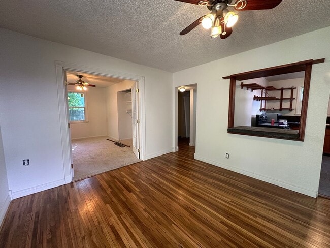 Foto del edificio - Charming 2 Bedroom, 1 Bath Finch Arboretum Area Home