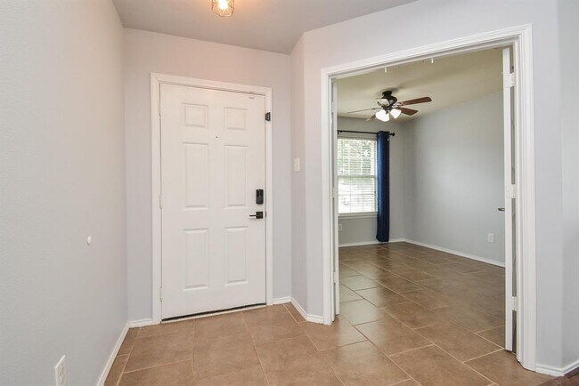 Building Photo - 24514 Lakecrest Village Dr