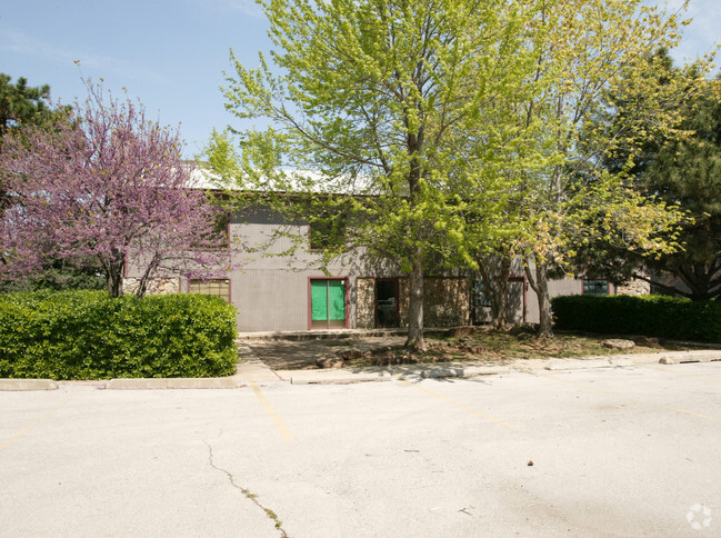 Building Photo - The Grayson Apartments