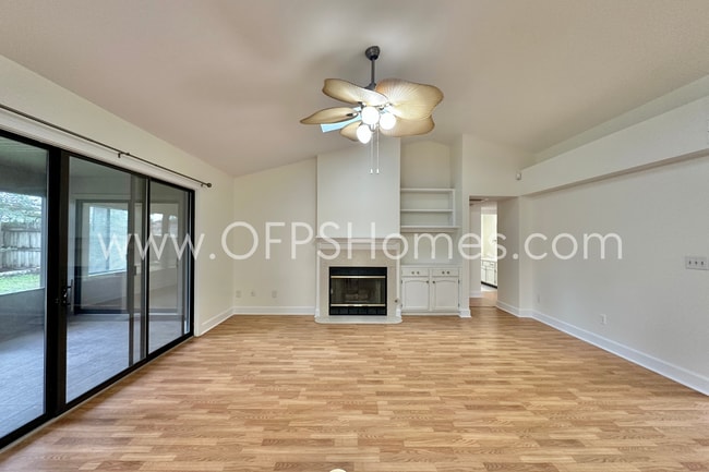 Building Photo - Niceville Renovated 3/2