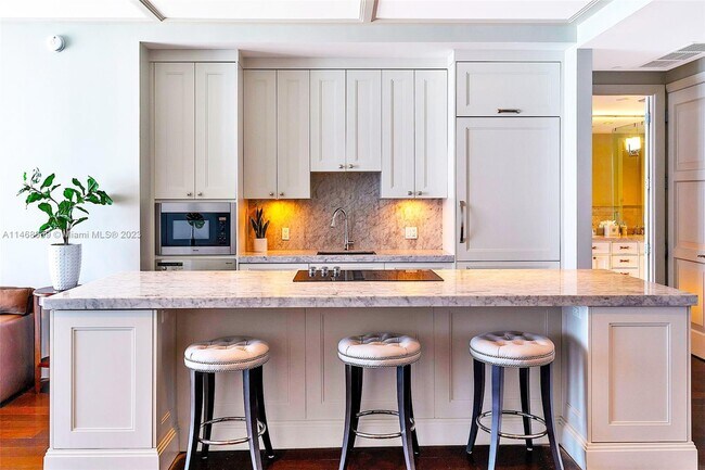 Foto del edificio - 100 South Pointe Dr