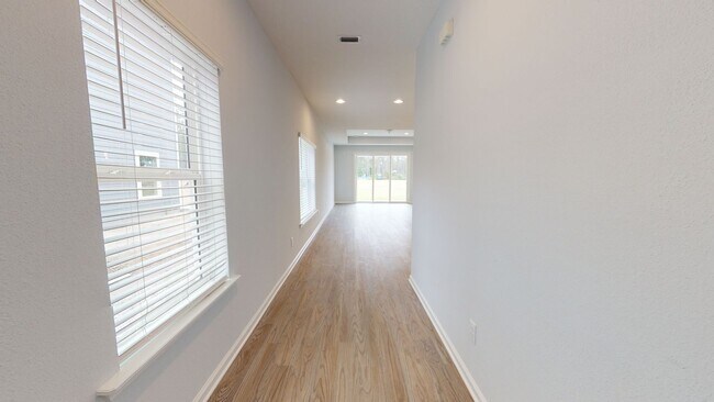 Foto del edificio - Beautiful 4 bedrooms, 2.5 Bathroom house l...