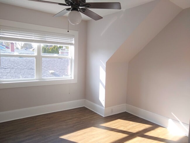 Bedroom #2 South facing - 3381 SE 10th Ave Unit B