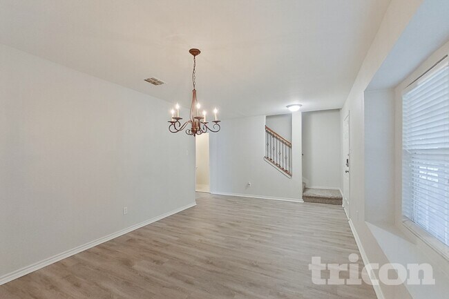 Building Photo - 1242 Yukon Dr