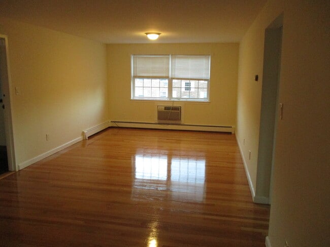 Foto del edificio - 7 Lakeview St