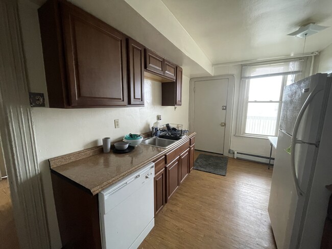 3 Bed 2 Bath - 1305 N Milwaukee St