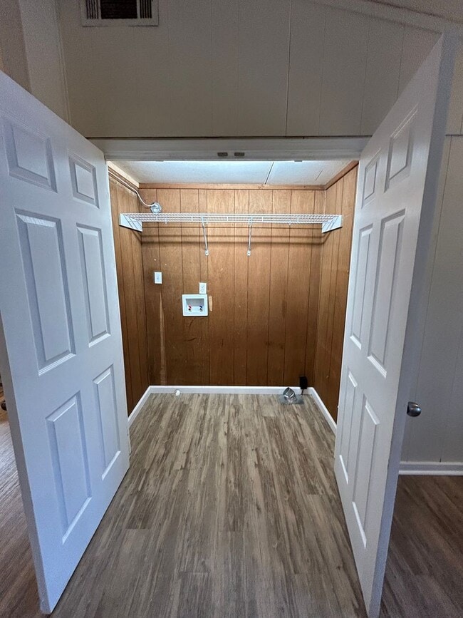 Foto del edificio - 73 Spence Ave