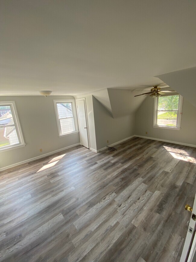 Foto del edificio - 83 N Main St