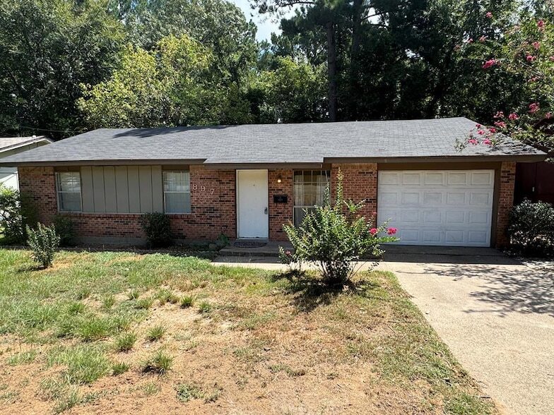 Foto principal - 897 W Cayuga Dr