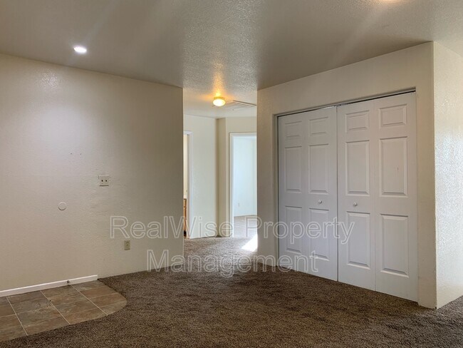 Foto del edificio - 249 SW Rogue River Ave