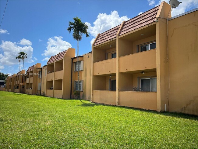 Foto del edificio - 8990 SW 24th St