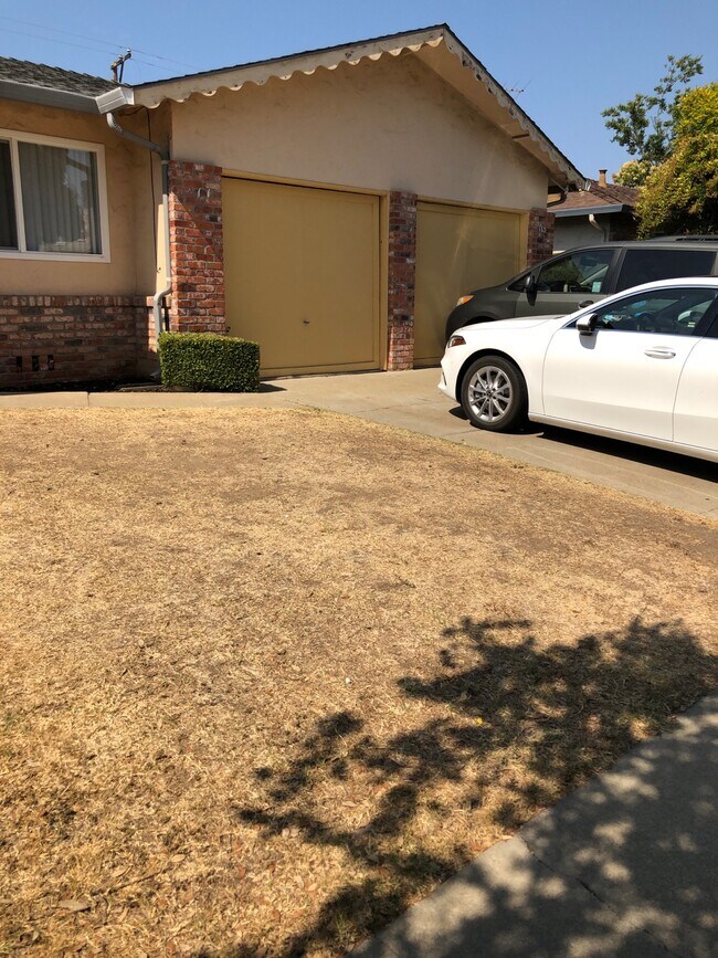Garage - 161 Locksunart Way