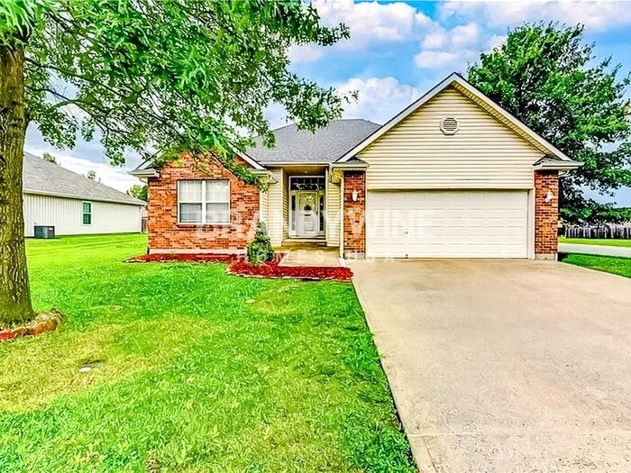 Foto principal - 701 SW Logan Dr