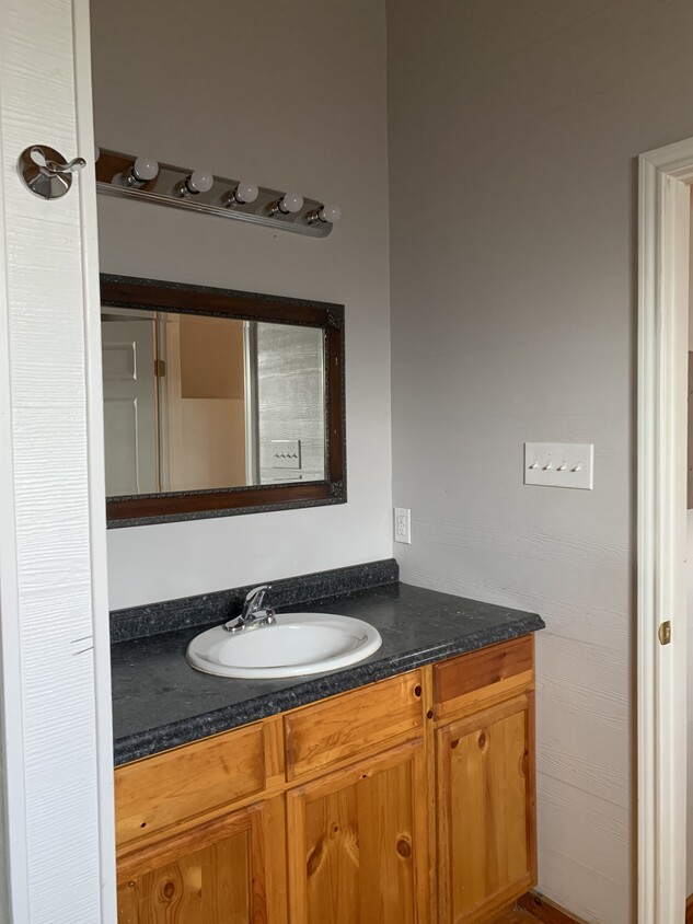 Bathroom - 1112 Cardinal St #104