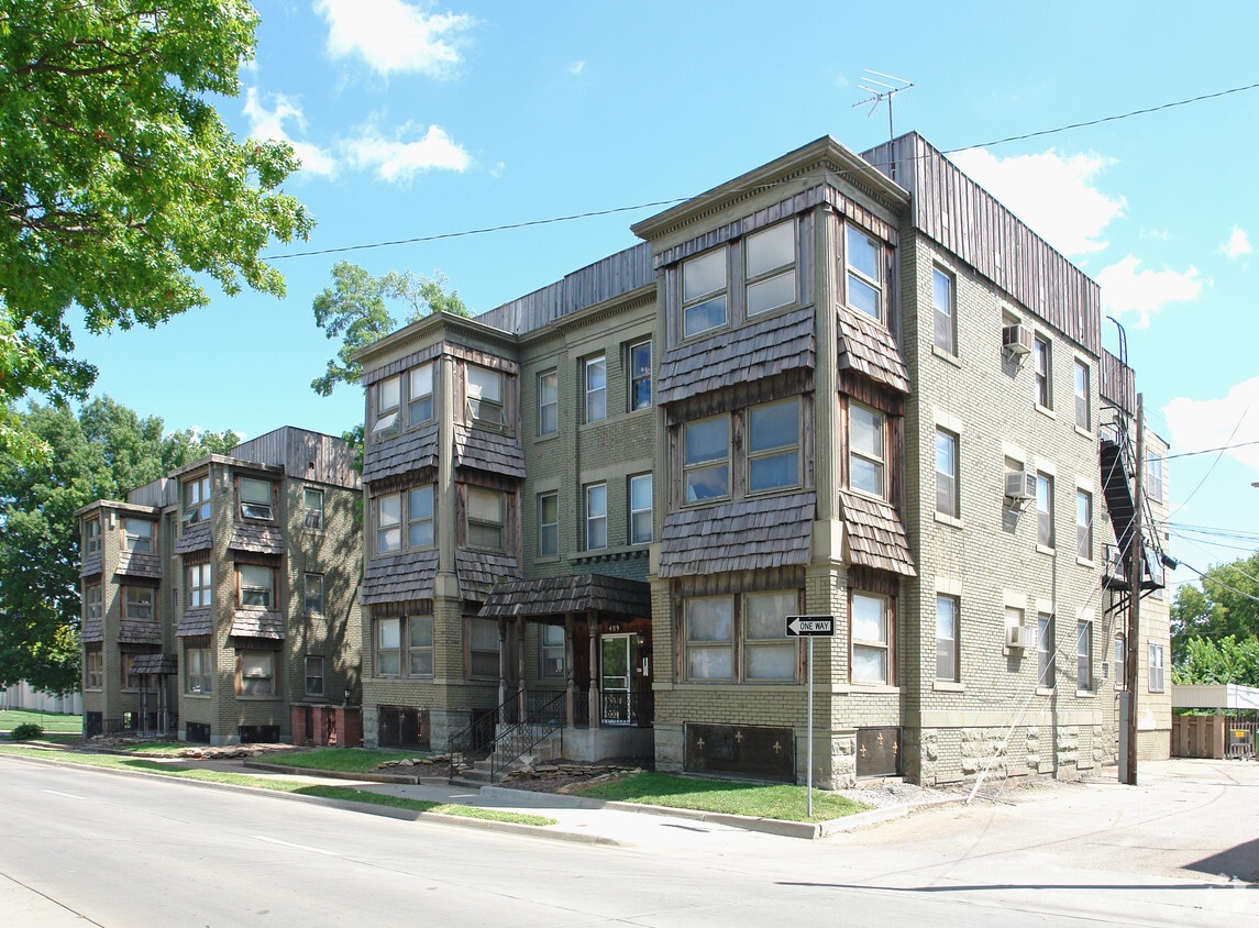 Primary Photo - 403-409 SW Huntoon St