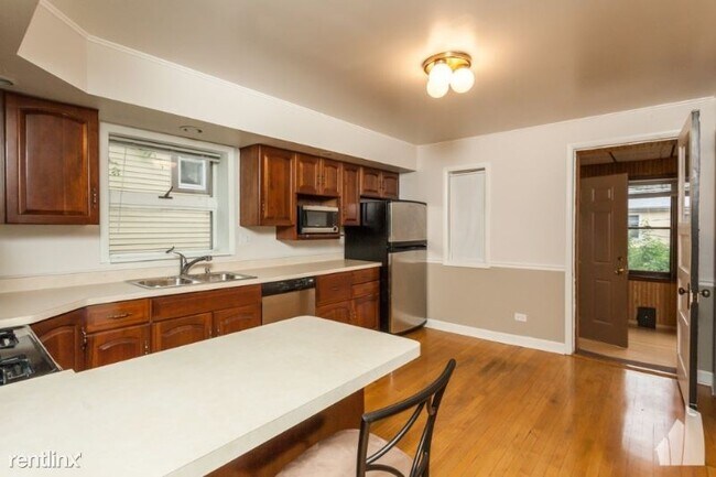 Foto del edificio - 2021 W Addison St