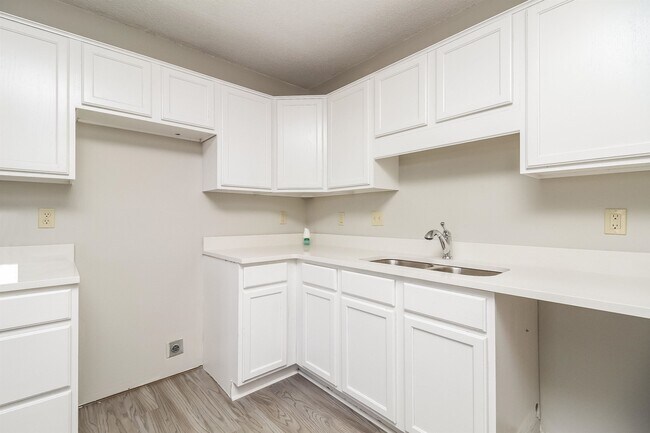 Foto del edificio - 4419 Kings Valley Cove W