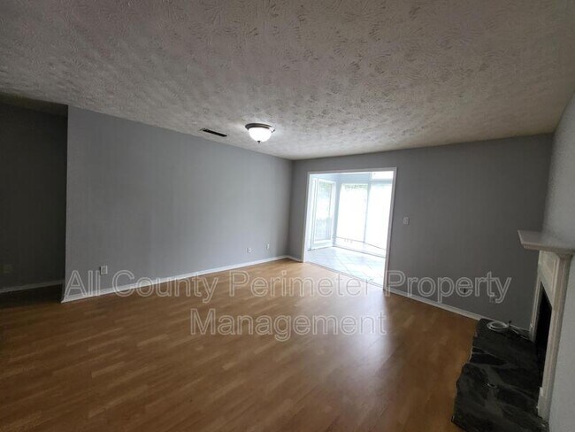 Photo - 1904 Country Park Dr Apartments