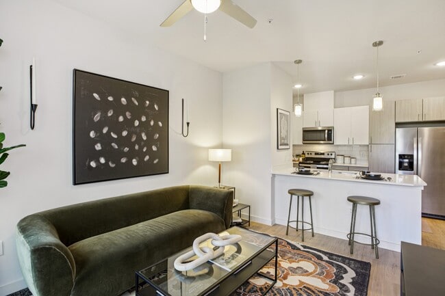 Building Photo - Matador