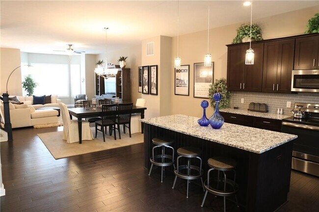 Building Photo - 869 N Park Trail Dr