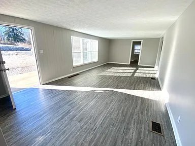 Foto del edificio - 137 Chapel Rd