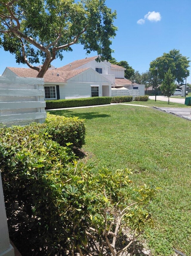 Building Photo - 13776 SW 149th Cir Ln
