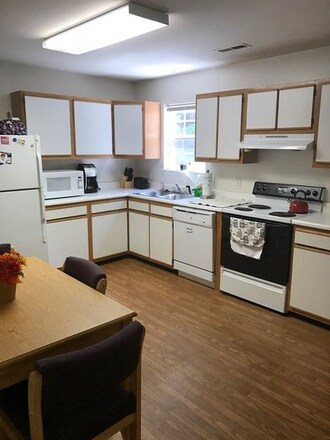 Building Photo - 560 Pheasant Run Cir