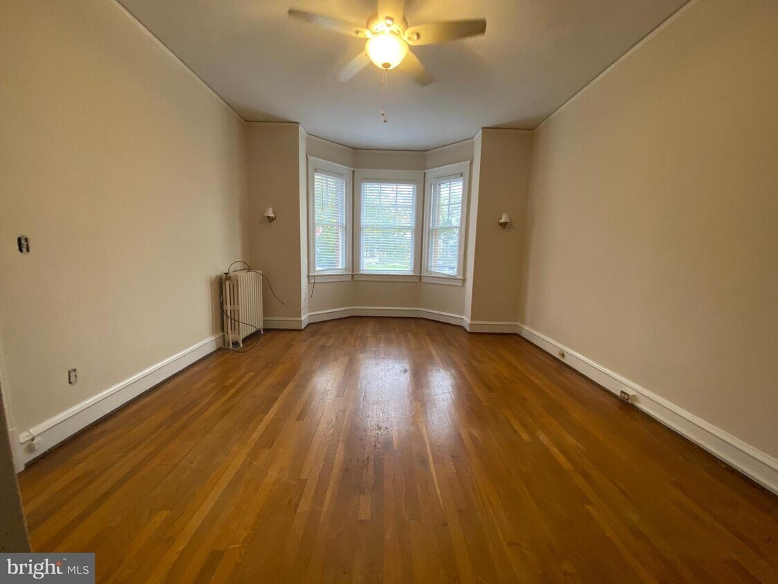 702 Prince Edward St Unit 2, Fredericksburg, VA 22401 Room for Rent