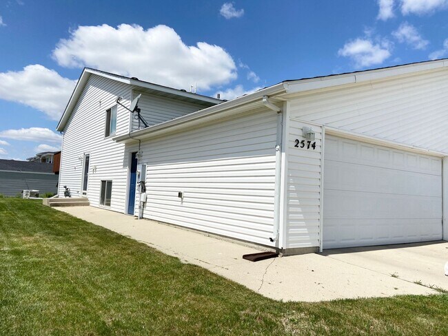 Foto del edificio - 3 Bed 2 Bath Twin-Home