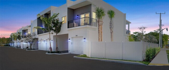 Building Photo - 635 NW 30th Ave