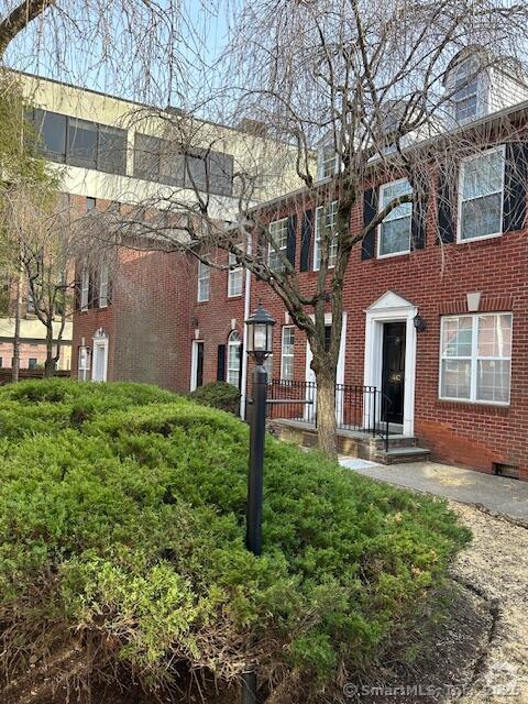 Building Photo - 1080 Bedford St