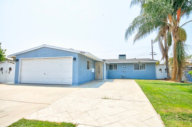 Building Photo - 16320 Rochlen St