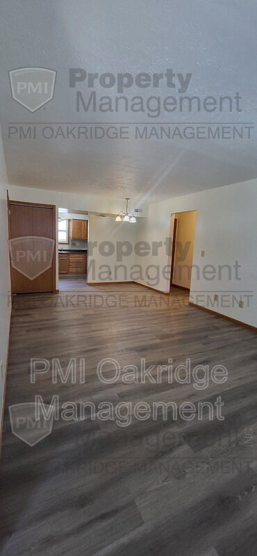 Foto del edificio - 1112 W Main St